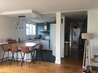 Port à pieds, spacieux et lumineux , parking privé - 0
