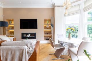 YORK PLACE - Spacious central apartment to town with views - Harrogate - 0