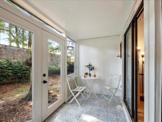 Artist's Tower Townhome Just Renovated w Loft - Gainesville - 7