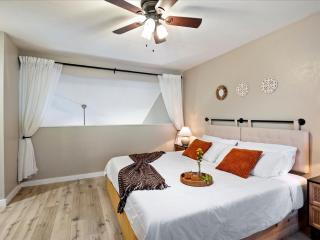 Artist's Tower Townhome Just Renovated w Loft - Gainesville - 6