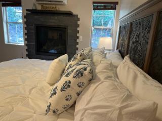 YoBee! Welcome Breakfast and Park Reservations Included! Heart of Yosemite - Homey Studios and Apartments - AC-WiFi-EV - 4