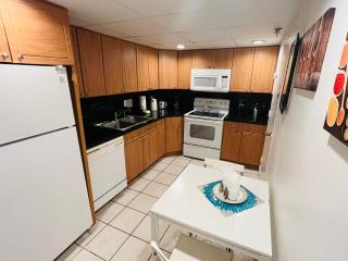 Miami Hollywood Great 2 Bedroom 2 Bathroom with Intercostal View 001-22bvic - Hollywood - 1