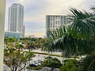 Miami Hollywood Great 2 Bedroom 2 Bathroom with Intercostal View 001-22bvic - Hollywood - 6