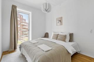 Spacious waterfront apartment with marina and sea view - 3