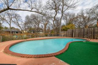 6 Queen Bed Home Near White Rock POOL & DECK! - Dallas - 9