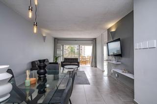 Coastal Bliss, 3BR Umhlanga Apartment With Ocean View - Durban - 0