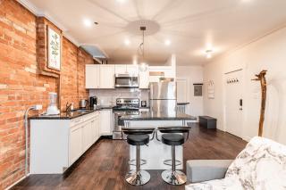 Cozy 1BR Condo on James Street North - Hamilton - 2