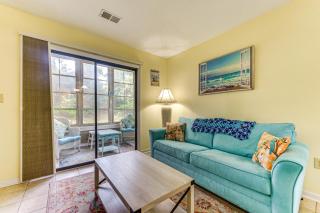 7 Mi to North Myrtle Beach: Condo w/ Pool Access - 7