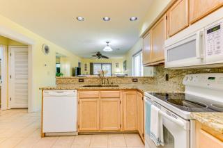 7 Mi to North Myrtle Beach: Condo w/ Pool Access - 2