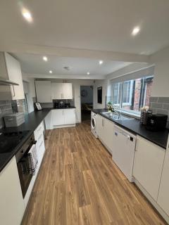 Beautiful home Near River Trent & free off-street parking - Nottingham - 6