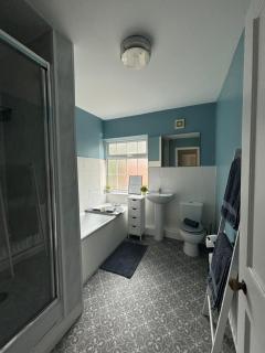 Beautiful home Near River Trent & free off-street parking - Nottingham - 1
