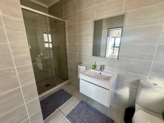 Lake Views 1-Bed in Waterfall, Midrand - Midrand - 9