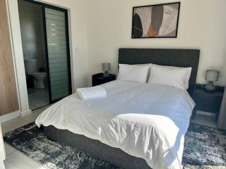Lake Views 1-Bed in Waterfall, Midrand - Midrand - 3