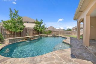 Retro Chic House 5BR W Pool Hot tub Mid term - Round Rock - 0