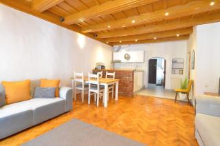 Charming Apartment - Heart of Brașov Poarta Schei - Braşov - 8