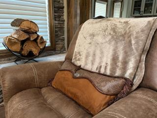 Lux Western Cabin Pool Table Ping Pong Vibes - 3