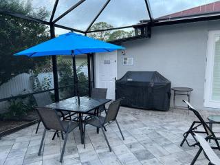 Naples Dream, Heated Pool, Hot Tub, Beach & Bikes! - 1
