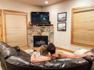 Sierra Pines Villa Deck Jetted Tub Game Rm - 3