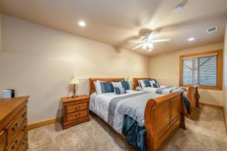 Sierra Pines Villa Deck Jetted Tub Game Rm - 2