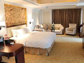 Tonglu World Trade SSAW Boutique Hotel - 9