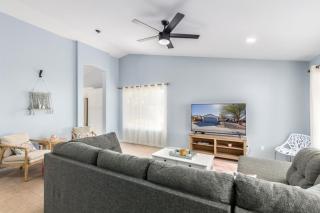 Paloma Crush Near Cardinal Stadium & Football Fun - 9