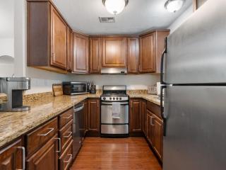 Top-notch 2br Spacious Condo With Shared Pool - Scottsdale - 6