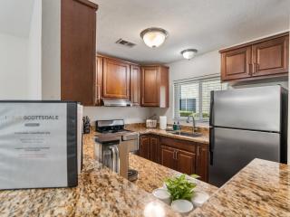 Top-notch 2br Spacious Condo With Shared Pool - Scottsdale - 6