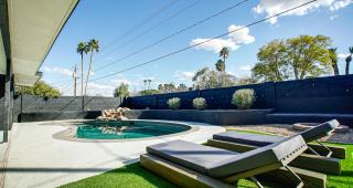 Luxury 3 Br Home With Relaxing Pool - Scottsdale - 3