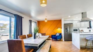 Luxury 3 Br Home With Relaxing Pool - 6