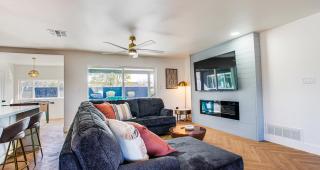 Luxury 3 Br Home With Relaxing Pool - Scottsdale - 8