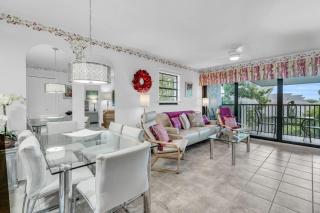 4th Floor -End Unit - Views - Naples - 1