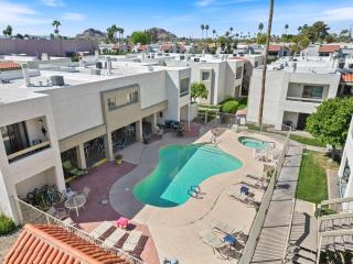 Modernized 1br Condo W Shared Pool & Spa - 4