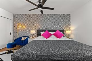 Windfield Condo In The Entertainment District - 3