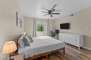 Snug 2br Condo W Pool, Patio, Wd Near Old Town - 1