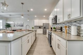 Relax, Play, Swim Luxe Haines City Home with Lanai! - Haines City - 2