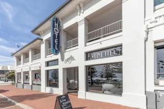 16 Cottesloe - Steps From Beach - Sleeps 3 - Perth - 2