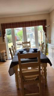 Cosy 4 bed home - Edmonton - 8