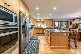 Indian Hills at Northstar by Tahoe Getaways - Spacious 4 BR, Private Hot Tub, Wood Fireplace, and HOA Amenities - 4