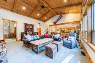Indian Hills at Northstar by Tahoe Getaways - Spacious 4 BR, Private Hot Tub, Wood Fireplace, and HOA Amenities - Truckee - 7