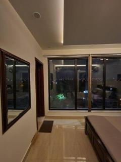 Parkside Panoramic 1 BR Apartment Self Check-IN Next to Penta Square DHA Phase 5 - Lahore - 7