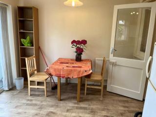 One Bedroom Apartment for Couples - Finchley - 9
