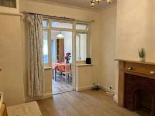 One Bedroom Apartment for Couples - Finchley - 2