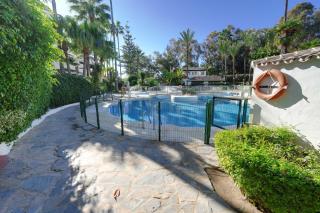2039 Cozy Beachfront Apartment on Golden Beach - Marbella - 3