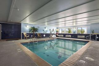 Super 8 by Wyndham Childress - Childress - 7