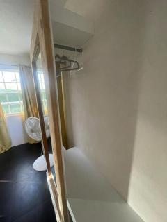 Scarlett Studios 1 - US Embassy Appt 7 mins drive- Lloyd Erskine Sandiford Centre and Ross university 5 mins drive -Only a 1 night reservation includes free Airport and US Embassy roundtrip transport - Bridgetown - 1