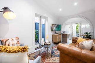 Contemporary 2-Bed House in Trendy Enmore - Sydney - 8
