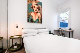 Contemporary 2-Bed House in Trendy Enmore - Sydney - 1