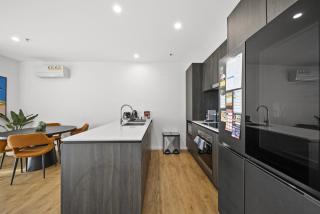 Refined 2-Bed With Luxurious Building Amenities - Belconnen - 3