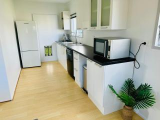 The Bach - Spa Pool, Pets, Scooters & Family Friendly - 3