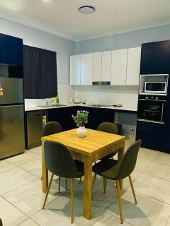 Leichhardt Cozy Retreat - - 8